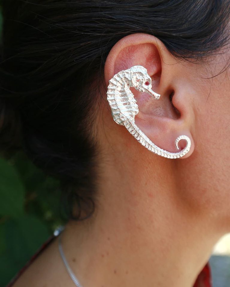 BRINCO CAVALO MARINHO PRATEADO