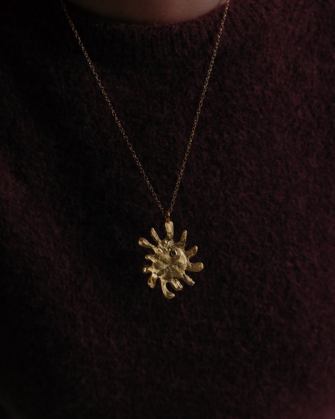 COLAR MIRÓ "Mulher diante do sol"