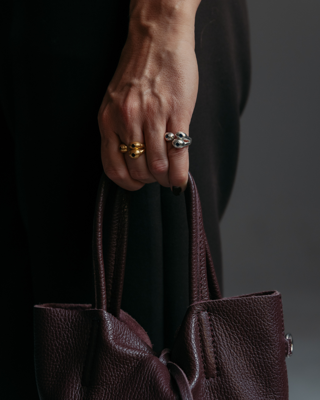 ANEL MIRÓ "Mulher diante do sol"