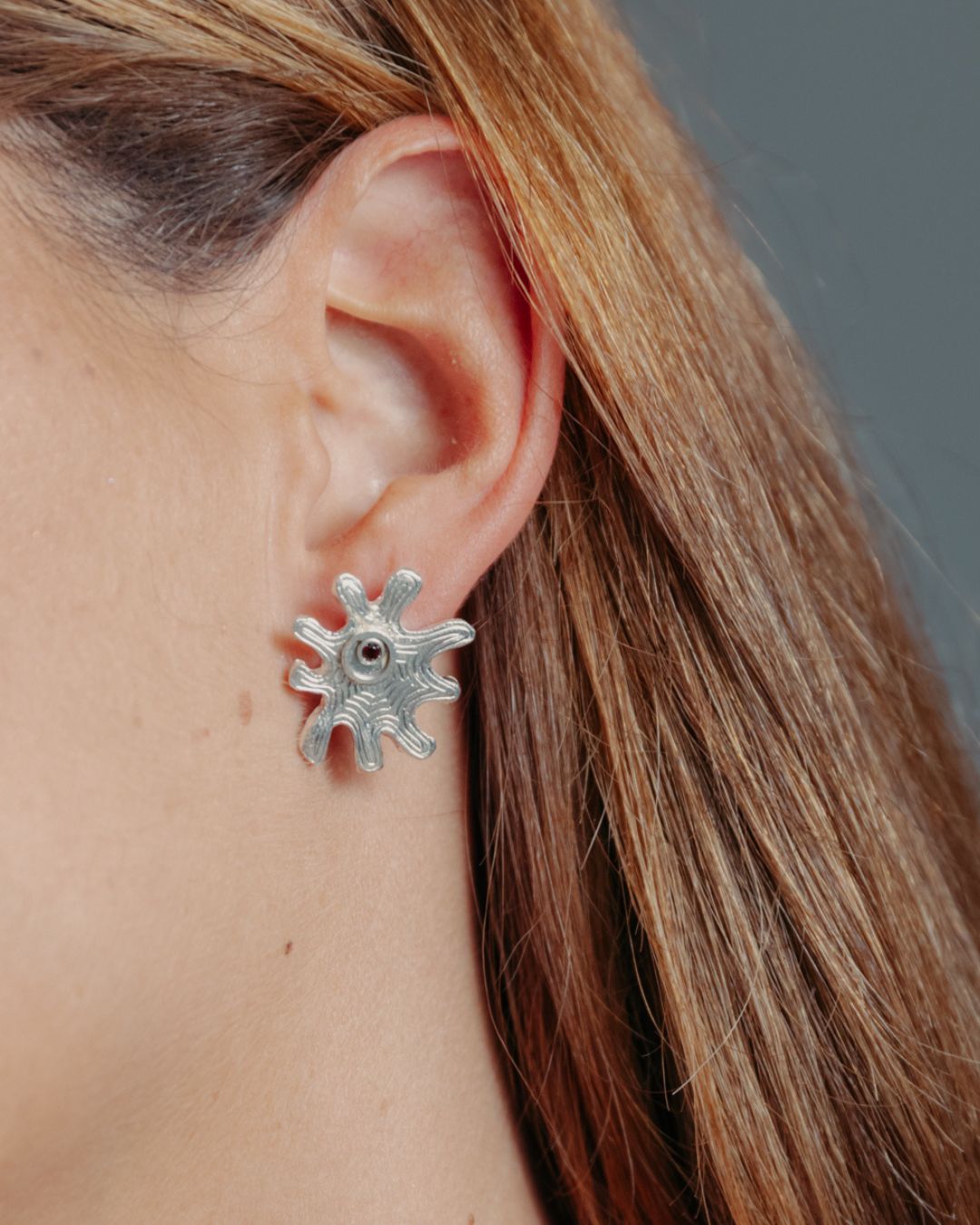 BRINCOS MIRÓ "Mulher diante do sol"